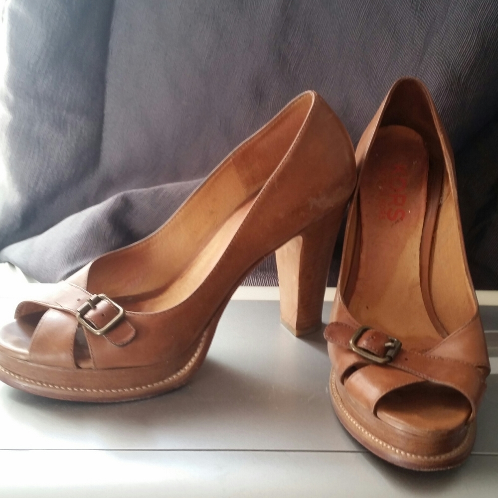 Kors tan shoes